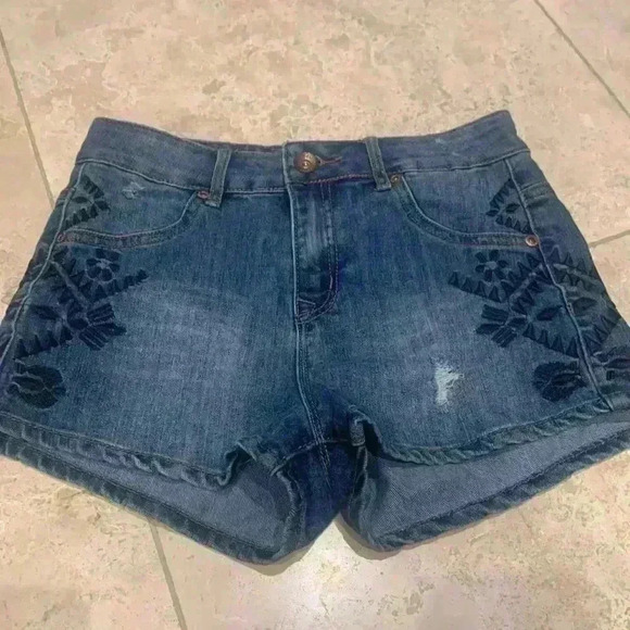 Dollhouse size 4  jeanshorts - Picture 1 of 4